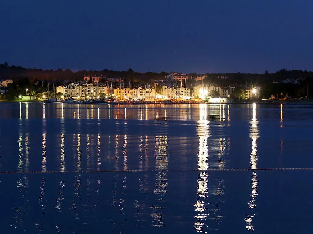 **** Holiday park Mobile Homes - Fkk Nudist Camping Solaris Tar-Vabriga Croatia